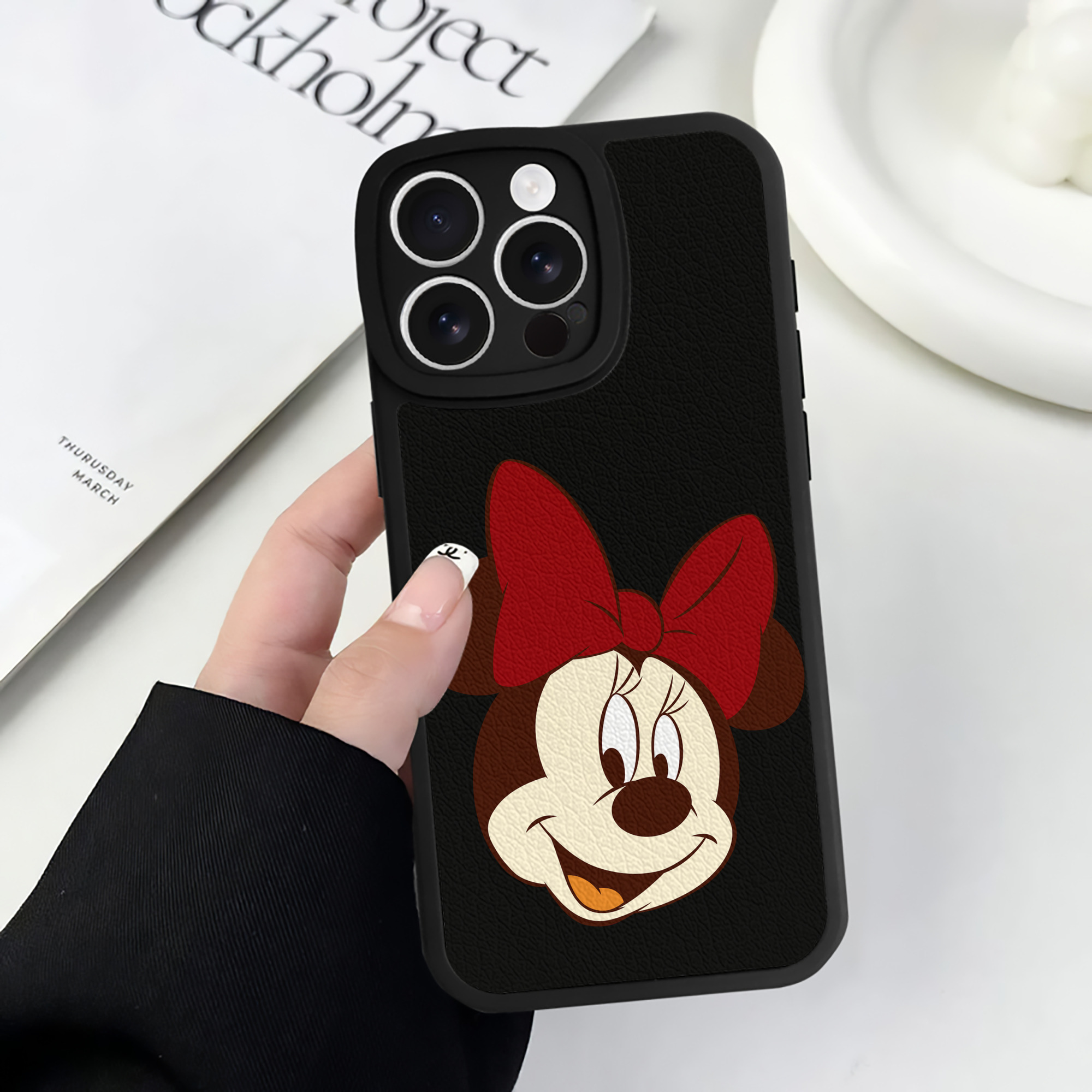 （画像用） ミッキーマウス Mickey Mouse 【iPhone 16シリーズ対応】シリコンスマホケース（レザー調） 材質：シリコン